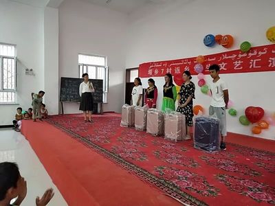 為夢想護航 返鄉學子展風采——疏附縣塔什米里克鄉格勒迪爾郎(7)村成功舉辦返鄉學生文藝匯演
